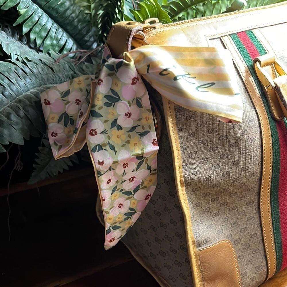 Beautiful twilly. Multi purpose